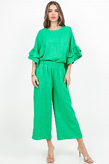 cropped pants with pockets